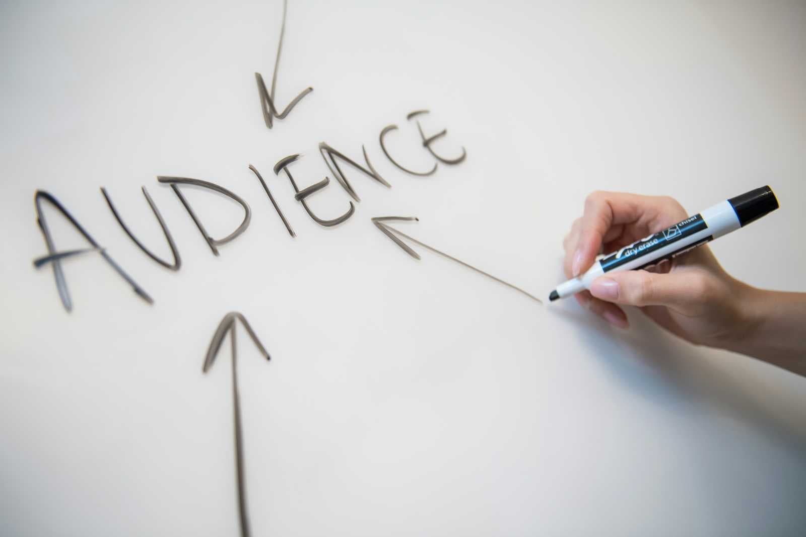 Guerilla Marketing: Strategi Cerdas Biaya Kecil oleh Jay Conrad Levinson