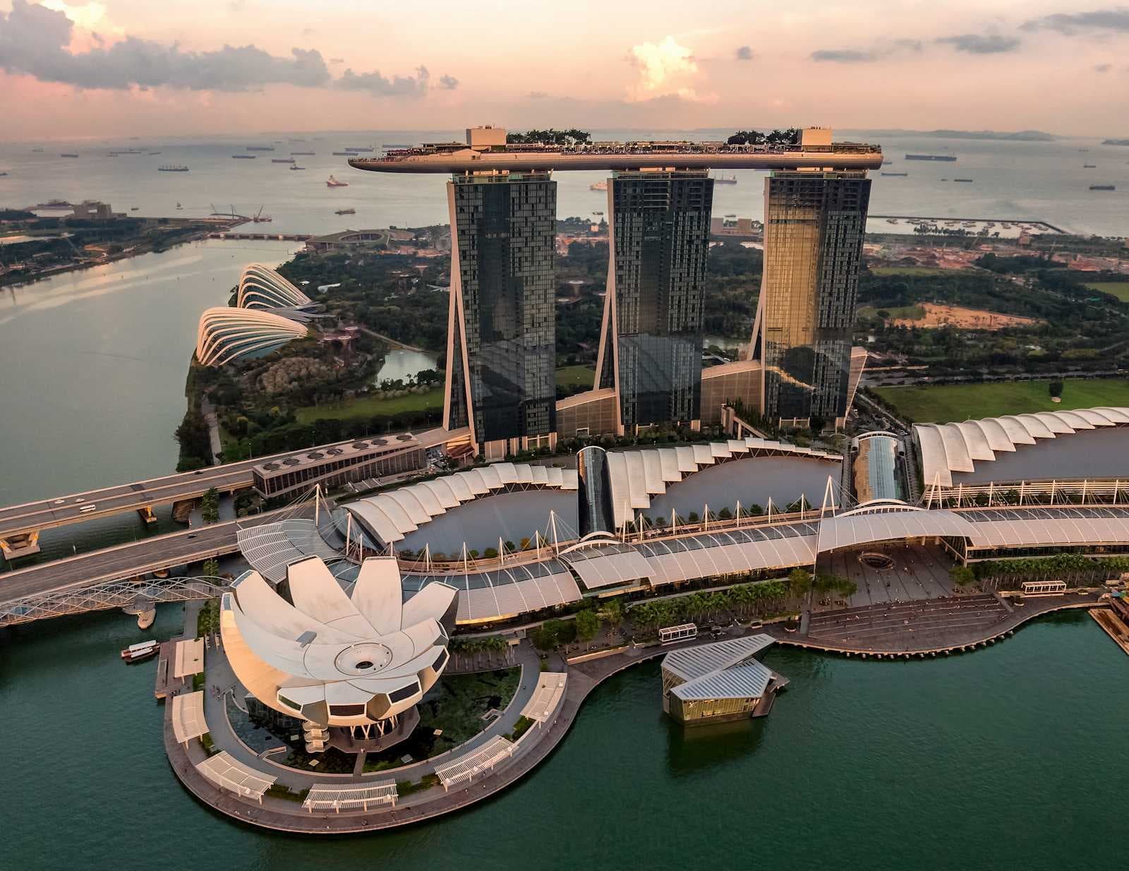 Bukan dari Tanah, Tapi dari Kepala: Pelajaran dari Singapura untuk Bangsa yang Lupa Belajar
