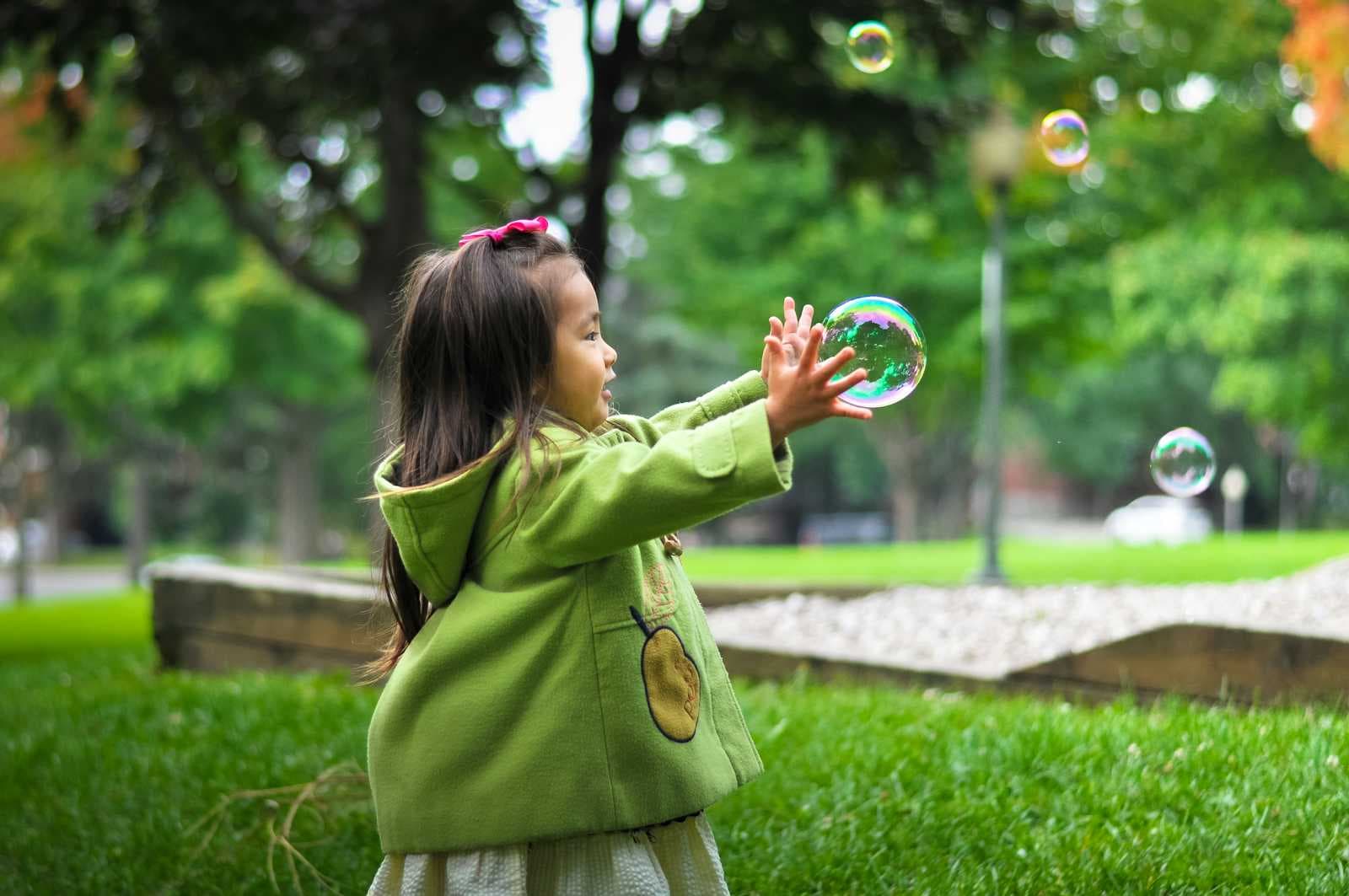 Pengasuhan Anak Usia Dini yang Tepat: Membangun Fondasi Fisik, Emosi, dan Akhlak Sejak Awal